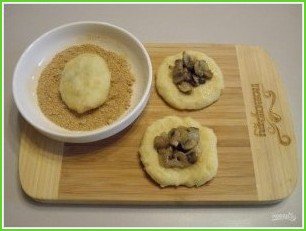 Картофельные зразы с грибами - фото шаг 7