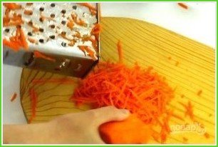 Морковные котлеты с манкой в духовке - фото шаг 2