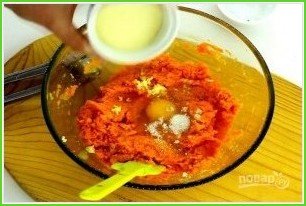 Морковные котлеты с манкой в духовке - фото шаг 7