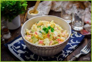 Салат с кукурузой, авокадо и крабовыми палочками - фото шаг 7