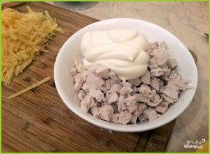 Салат с курицей, ананасами и грецкими орехами - фото шаг 1