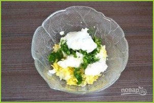 Белковый салат с зеленью - фото шаг 5
