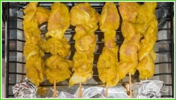 Куриный шашлык в пряном маринаде - фото шаг 7