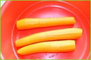 Салат из огурцов и морковки на зиму - фото шаг 2