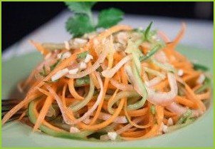 Салат из огурцов и морковки на зиму - фото шаг 7