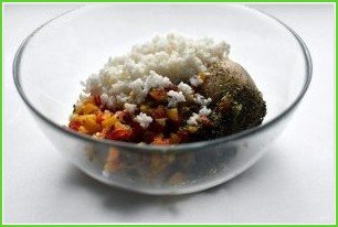 Индюшиные тефтели с рисом и перцем в томатном соусе - фото шаг 5