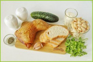 Салат с фасолью, копченой курицей и сухариками - фото шаг 1