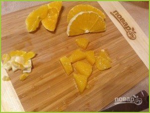 Свежий салат с апельсином и орехами - фото шаг 4