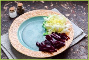 Французский салат со свеклой - фото шаг 2