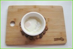 Яичница по-турецки с йогуртом - фото шаг 5