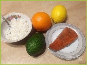 Салат из риса с лососем, авокадо и апельсином - фото шаг 1