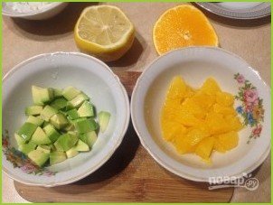 Салат из риса с лососем, авокадо и апельсином - фото шаг 2
