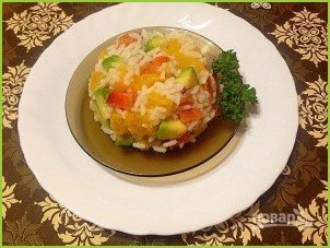 Салат из риса с лососем, авокадо и апельсином - фото шаг 5