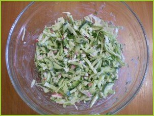 Капустный салат с крабовыми палочками - фото шаг 4