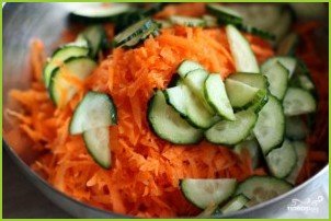 Острый салат из моркови - фото шаг 2