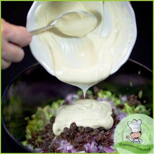 Салат из брокколи с изюмом и семечками - фото шаг 9
