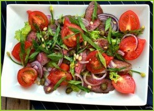Салат с помидорами, говядиной-гриль и трюфельным маслом - фото шаг 5