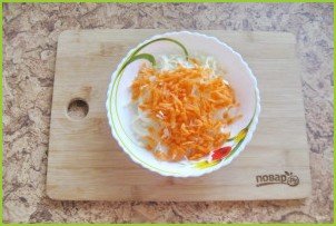 Салат из моркови и капусты с майонезом - фото шаг 3