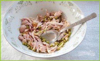 Салат с куриной копченой грудкой простой - фото шаг 4