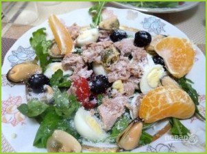 Свежий салат с тунцом - фото шаг 7