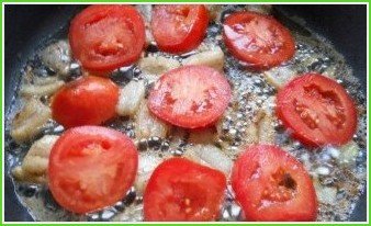 Яичница с салом и помидорами - фото шаг 2