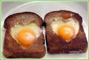 Яйцо в хлебе - фото шаг 4