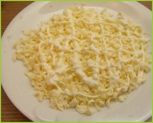 Крабовый салат с плавленым сыром - фото шаг 3