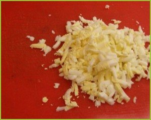 Крабовый салат с плавленым сыром - фото шаг 8