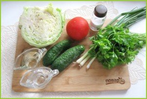 Овощной салат с капустой, помидорами, огурцами и зеленью - фото шаг 1