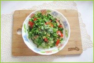 Овощной салат с капустой, помидорами, огурцами и зеленью - фото шаг 8