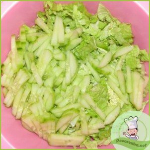 Простой салат из китайской капусты - фото шаг 2