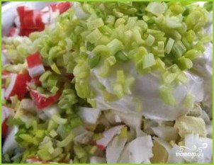 Салат из крабовых палочек с рисом - фото шаг 6
