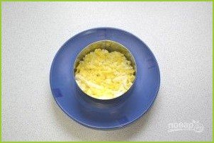 Салат с сыром, яйцом и соленым огурцом - фото шаг 3
