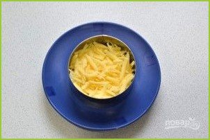 Салат с сыром, яйцом и соленым огурцом - фото шаг 4