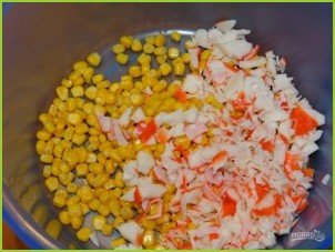 Рисовый салат с кукурузой и яблоком - фото шаг 1