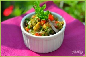 Салат из баклажанов с зеленью - фото шаг 7