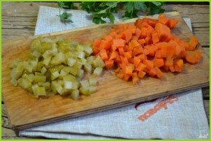 Салат из огурцов с морковкой - фото шаг 2