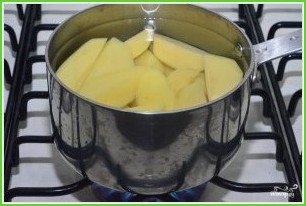 Картофельные котлеты в панировочных сухарях - фото шаг 1