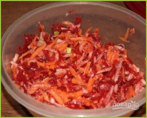 Салат из моркови и свеклы - фото шаг 3