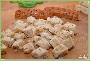 Салат из шпината, изюма и кедровых орешков - фото шаг 4