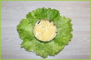 Салат с курицей, черносливом и ананасом - фото шаг 8