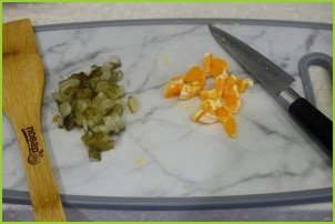 Салат с печенью и мандаринами - фото шаг 4