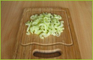 Салат с сельдереем и капустой - фото шаг 3