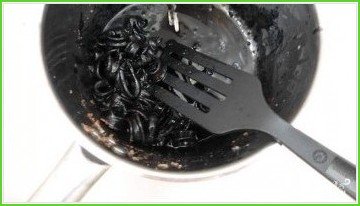 Спагетти с чернилами каракатицы - фото шаг 6