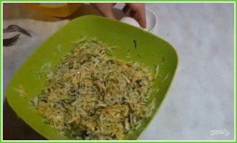 Котлеты из кабачков с сыром и зеленью - фото шаг 1