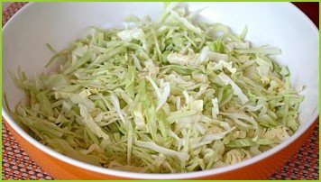 Простой салат из свежей капусты - фото шаг 1