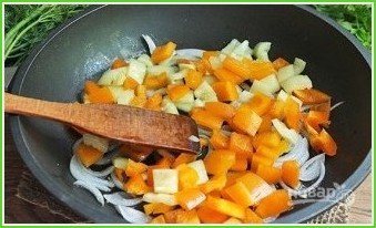 Рецепт овощного рагу с баклажанами и кабачками - фото шаг 5