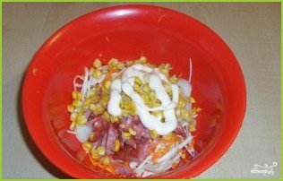 Салат из свежей капусты и копченой колбасы - фото шаг 6