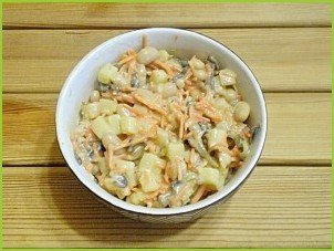 Салат с корейской морковкой и фасолью - фото шаг 5