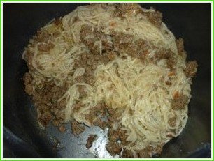 Спагетти с фаршем в мультиварке - фото шаг 3